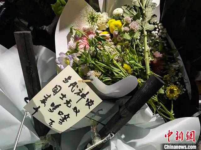 袁隆平院士悼念特写：殡仪馆外的送别